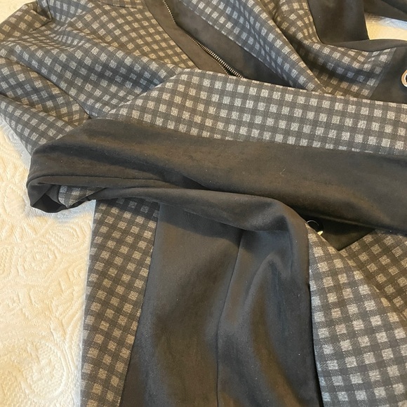 Joseph Ribkoff Black and Gray Checkered Blazer - Picture 5 of 15